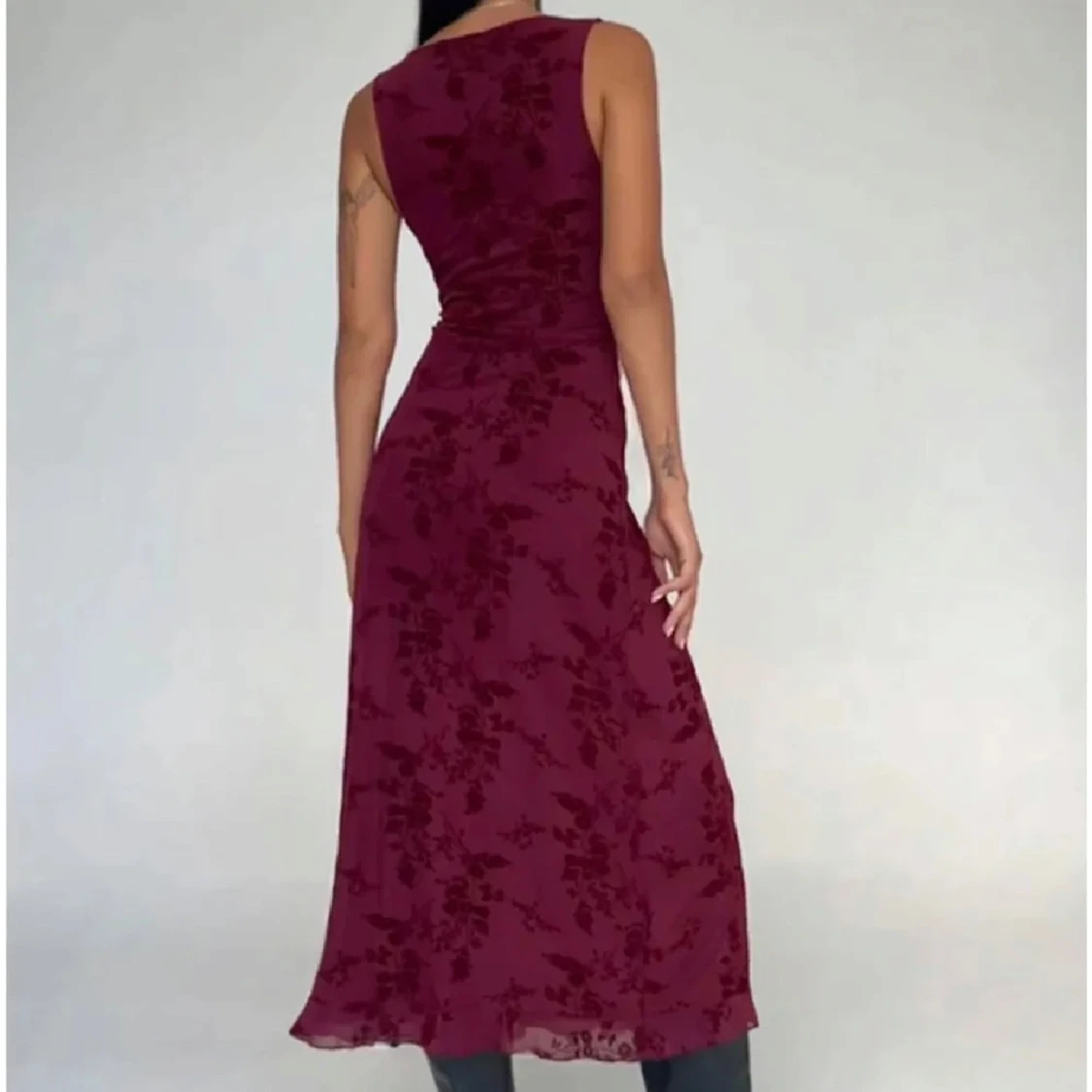 Vinröd maxiklänning i modellen Gabriela från Motel Rocks i strl S! - 3