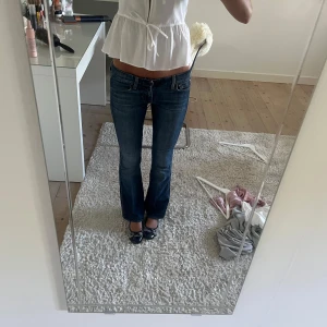 Utsvängda jeans  - Så fina utsvängda och lågmidjade jeans!