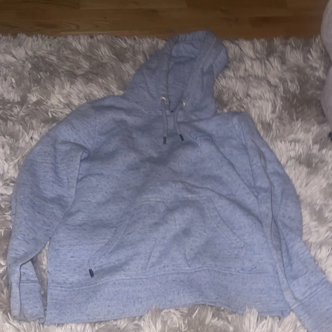 Ljusblå hoodie med huva och ficka - 1