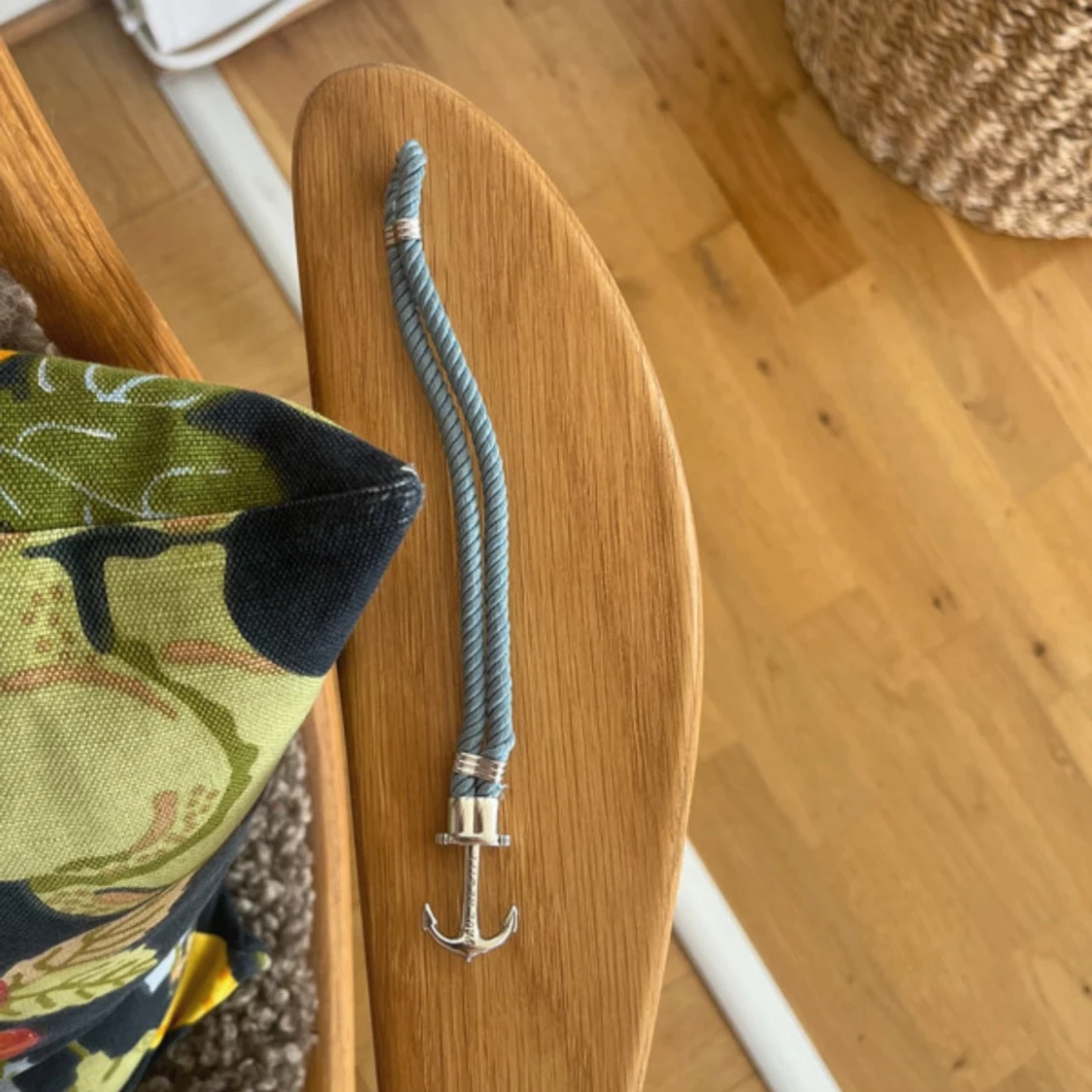 Blått armband med ankare i silver - 2