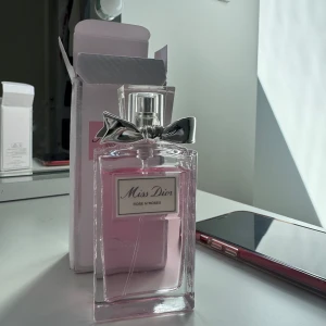 Dior parfym Rosé n roses - Kvitto finns och endast testad fåtal gånger 