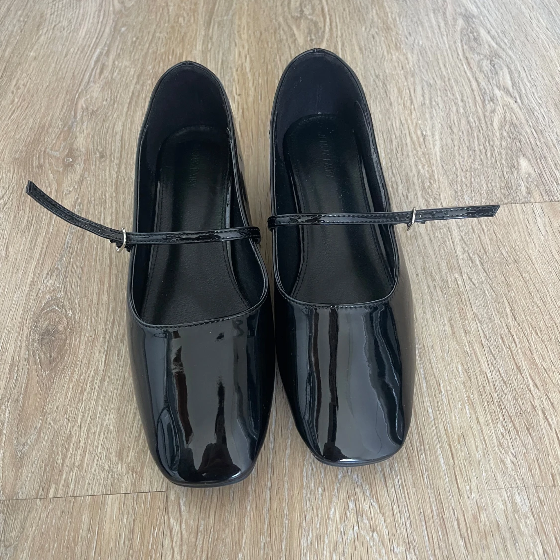 Svarta lackade Mary Jane ballerinaskor