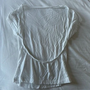 Topp - En topp från shein i storlek xs. Endast använd en gång. 