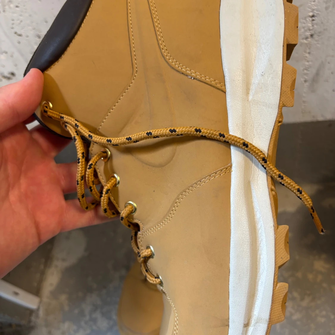 Nike Manoa boots i beige skinn - 1