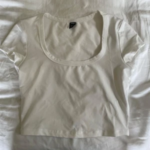 Topp - En kort topp från shein i storlek xs. Aldrig använd ❤️