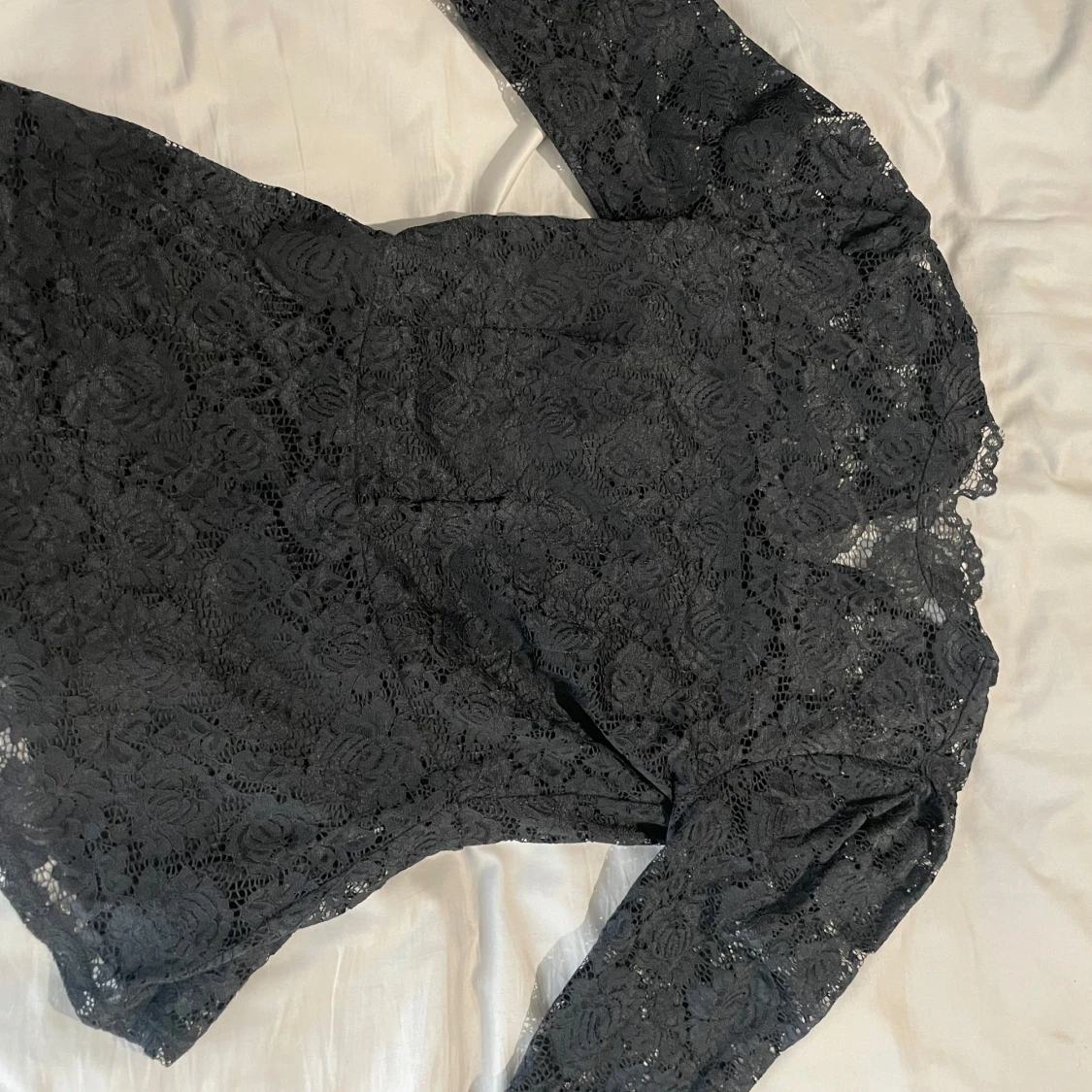 Svart blus med lång ärm - 1