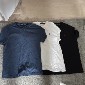 Ralph Lauren T shirts - Säljer ett par ytterligare Ralph Lauren T shirts i storlek M men skulle säga att dom passar S också. Helt nya och oanvända, tänker 300 för en, två för 575, alla för 700
