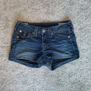 True religon shorts  - True religon  jeans shorts. Storlek 26