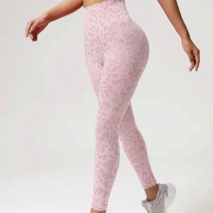 rosa leopard träningstights - aldrig använda, skriv för fler bilder!🩷