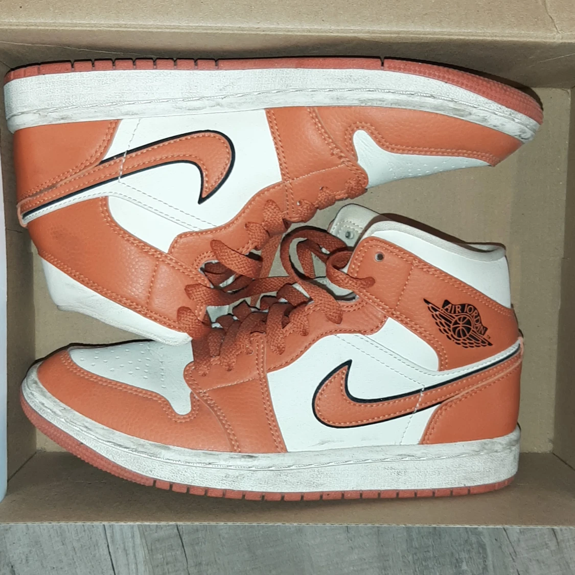 Nike Air Jordan 1 mid