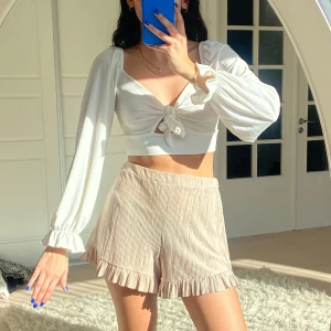 Blus med volang - Blus med volang