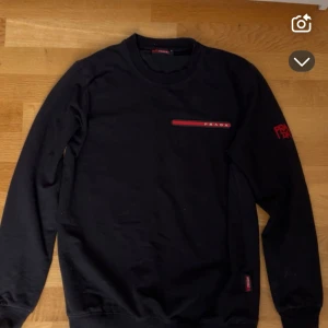  Prada kofta  - Säljer en koftan för att jag inte använder den längre 