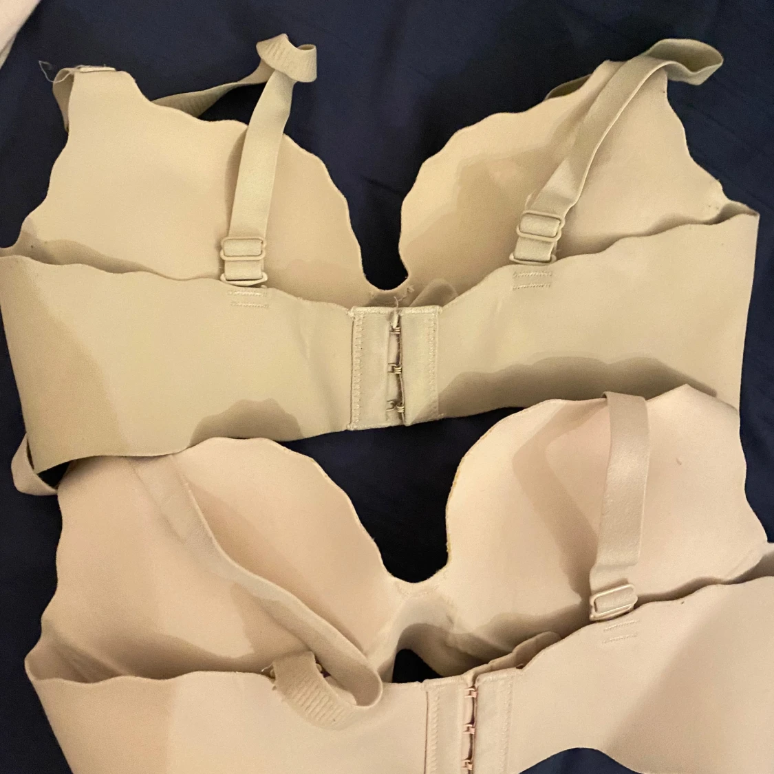 Beige bh med textdetaljer - 1