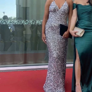 Dressroom balklänning  - Säljer min balklänning, använd 1 gång och i så fint skick. Priset är diskuterbart ❤️