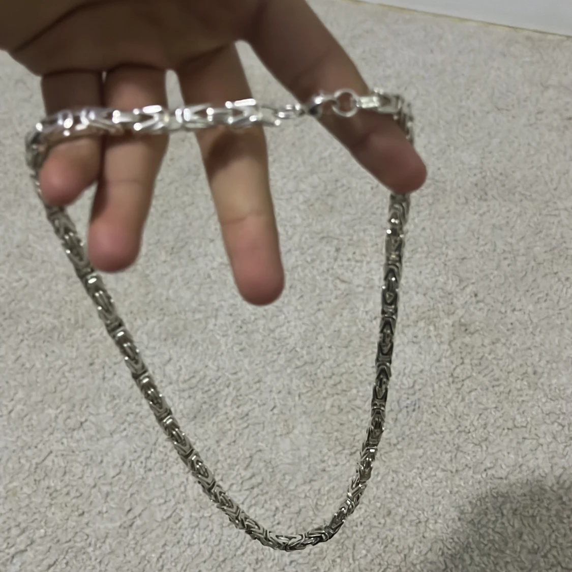 Silverfärgat halsband med kedjedesign - 2