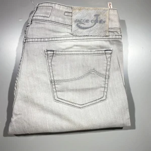 Jacob Cohen jeans  - Hej! Säljer nu mina jeans från märket Jacob Cohen , storlek 32, bra skick. Givetvis äkta, Tveka inte på att höra av dig om du har frågor eller funderingar kring skorna!
