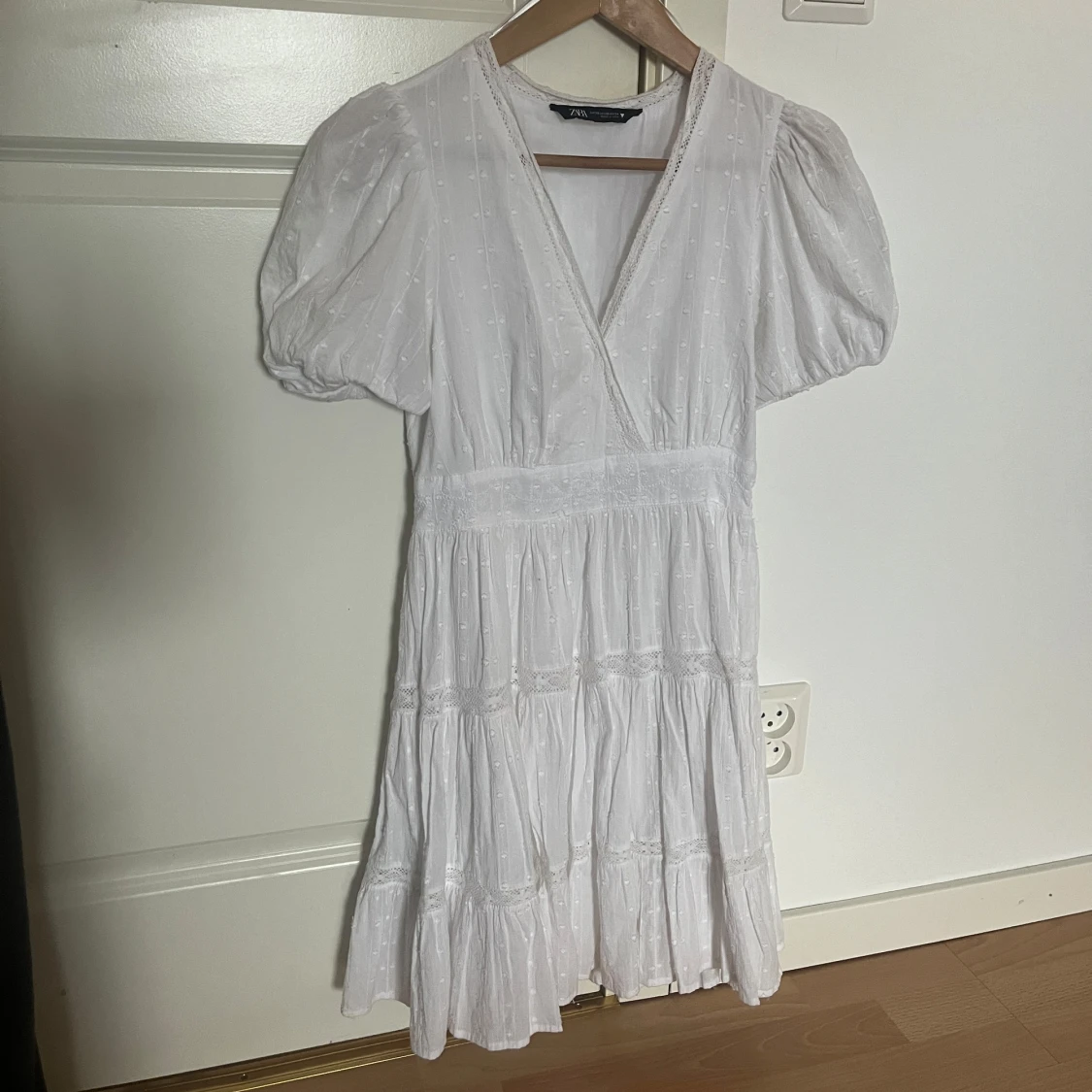 Vit klänning i mycket bra skick - 1