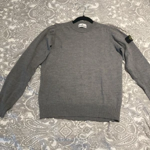 Stone island sweatshirt - Säljer en stone island tröja i storlek 164-176 