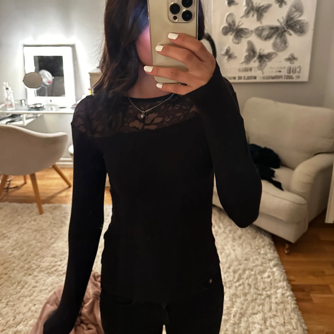 Svart långärmad topp med spetsdetaljer - 1