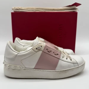 VALENTINO OPEN SNEAKERS - Valentino open sneakers - Skick: 9,5/10 - Storlek 36 - Tillbehör: Box & Dustbag & Kort - Nypris 7700kr - deluxecloset 