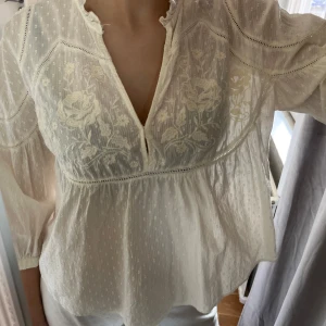 blus  - somrig blus 