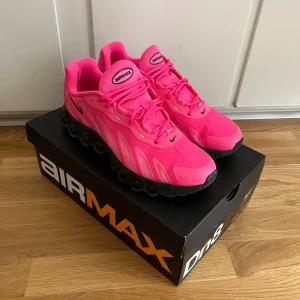 NIKE AIR MAX DN8 SNEAKER - Nike Air Max DN8 PINK & BLACK i jätte bra skick Size 45