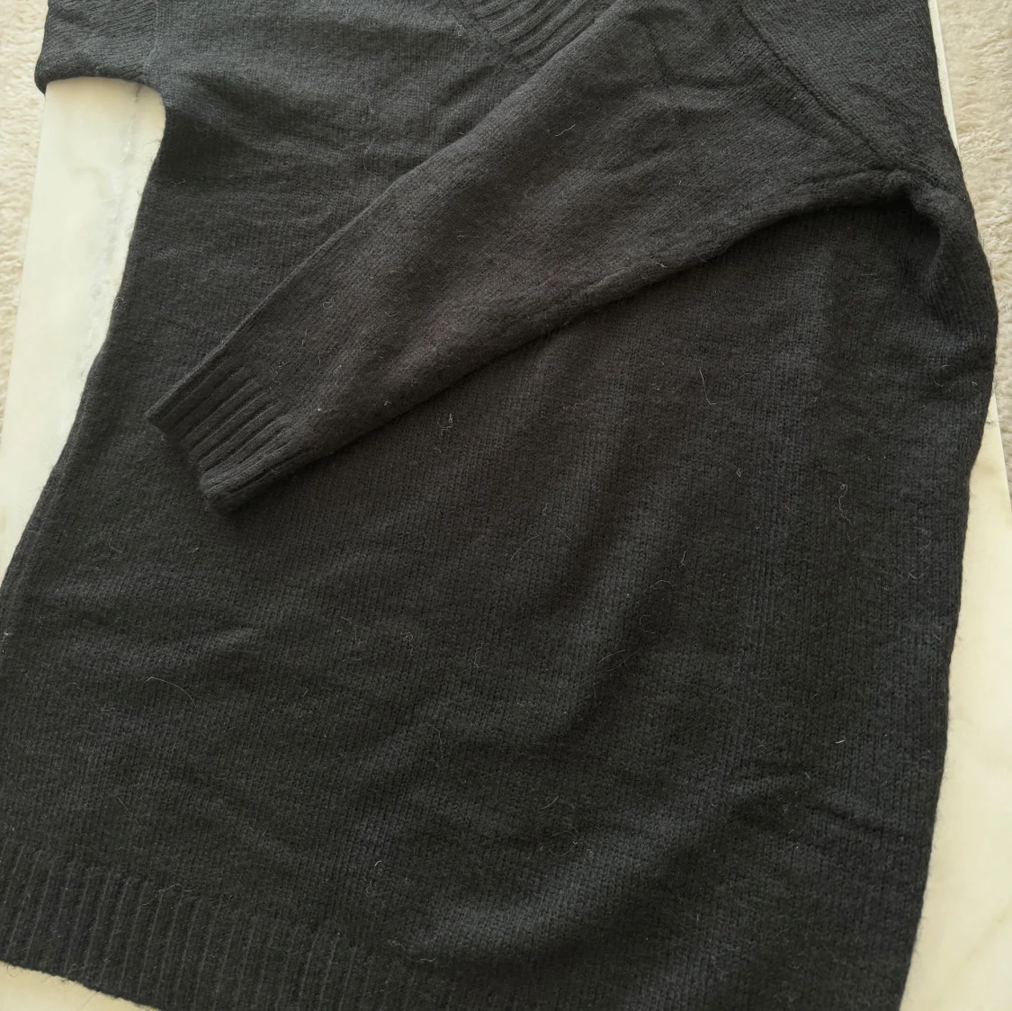 Svart kort stickad klänning från BubbleRoom - 1