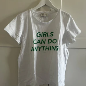 By malina t-shirt - Cool tshirt från by malina