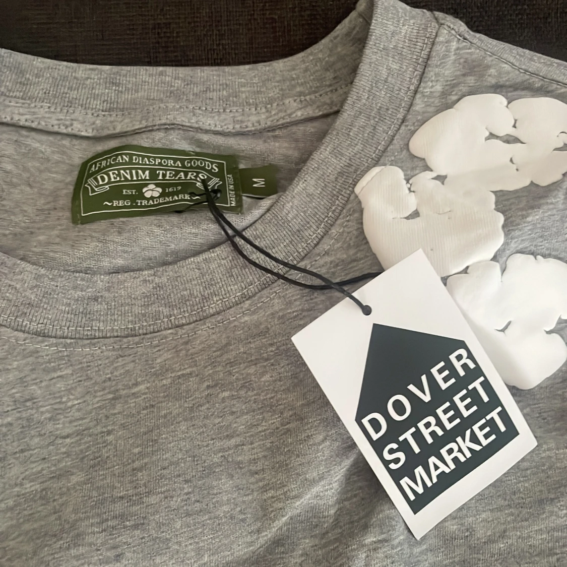 Grå långärmad tröja med vita blommor från Denim Tears - 1