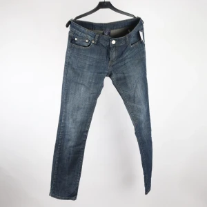 Victoria Beckham Jeans - Blåa Victoria Beckham jeans i fint skick. Fråga gärna om fler bilder, mått osv (: