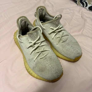 Adidas Yeezy 350 Sesame  - Adidas Yeezy 350 Sesame. Storlek 37 1/3. 