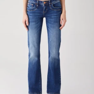 Blå bootcut jeans LTB Valarie  - Snygga blå bootcut jeans från LTB , Valarie modell. Storlek W28 L32. I bra skick men kommer inte till användning längre💓