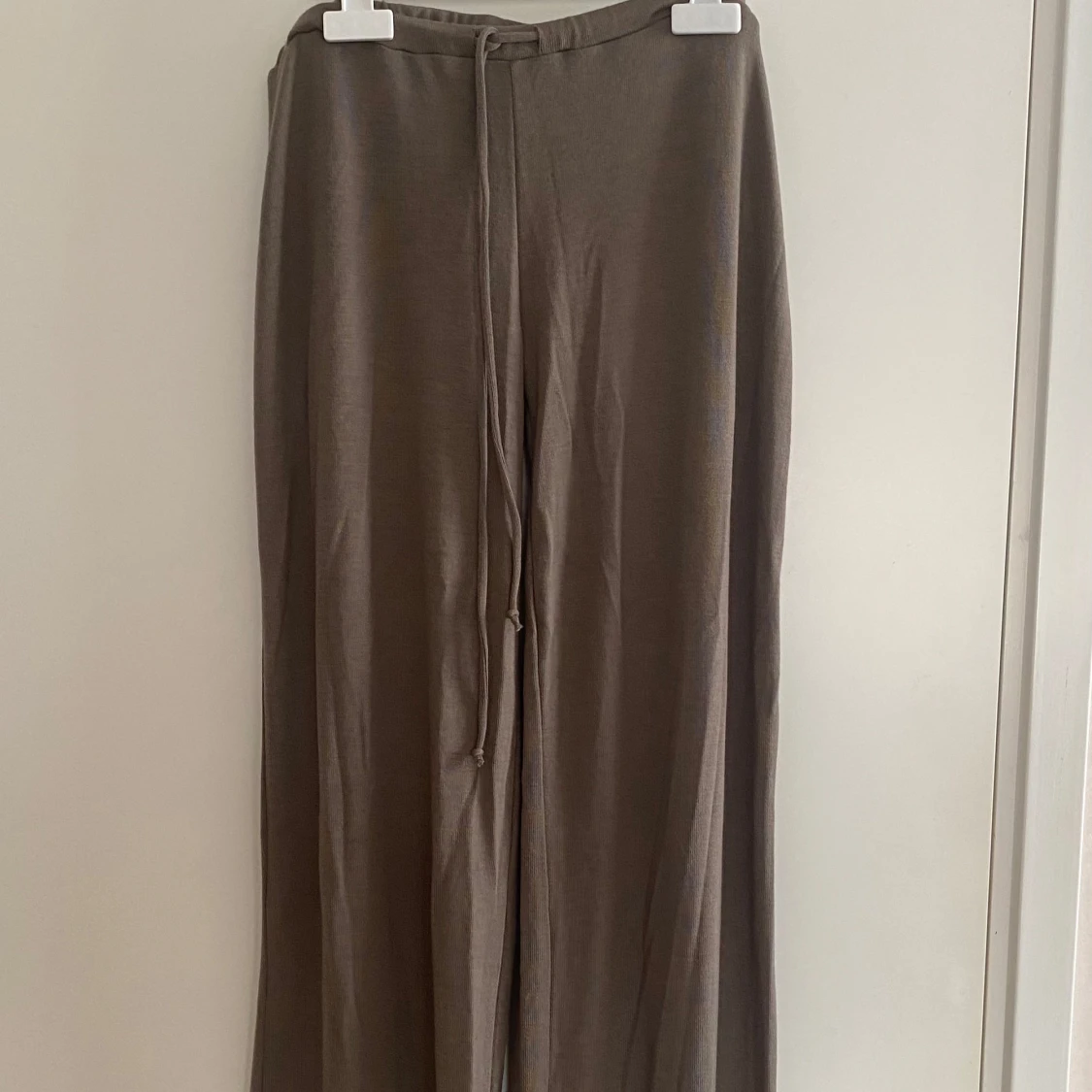 Byxor/mjukisar (my chill pants från Nelly) - 3