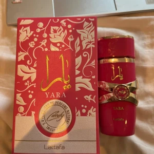 Lattafa yara candy  - Helt ny lattafa yara candy köpt från normal och är orginal är 90% kvar 