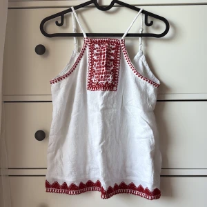 Embroidered top - Perfect for summer 