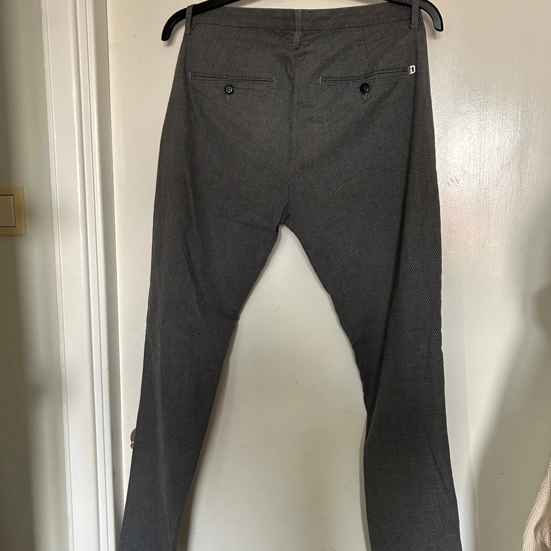 Grå dondup kostymbyxor - 1