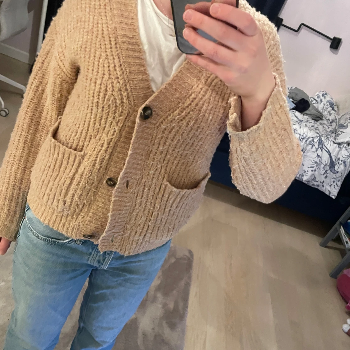 Beige stickad kofta med knappar - 1