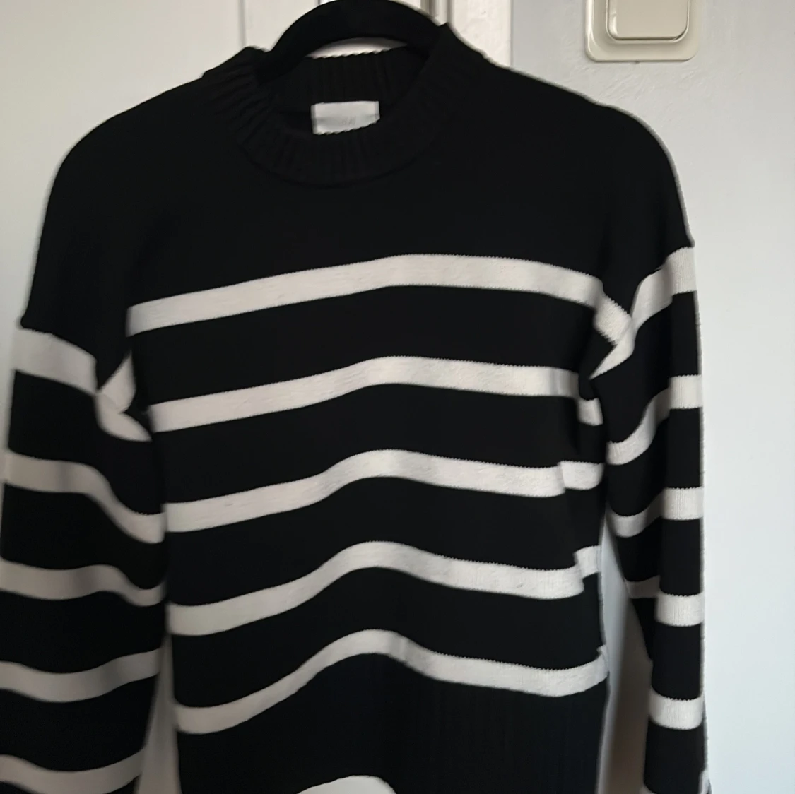 Svartvit randig stickad tröja från H&M - 2