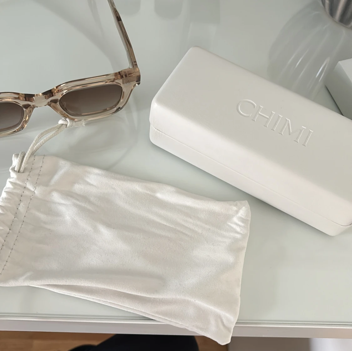 Beige solglasögon från CHIMI - 4