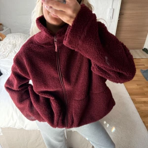 Teddyjacka från HM - populära teddyjackan från hm! Sitter najs oversize 