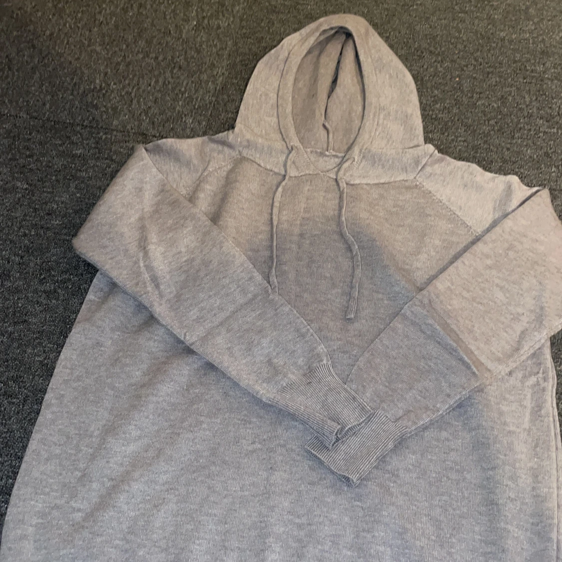 Ljusgrå merino hoodie
