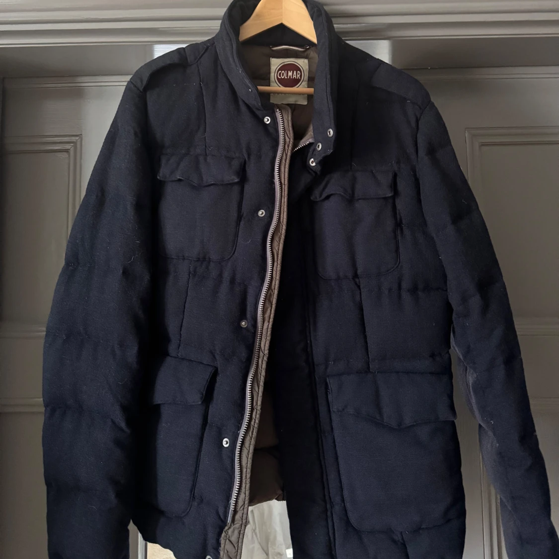 Mörkblå quiltad pufferjacka från Colmar - 3