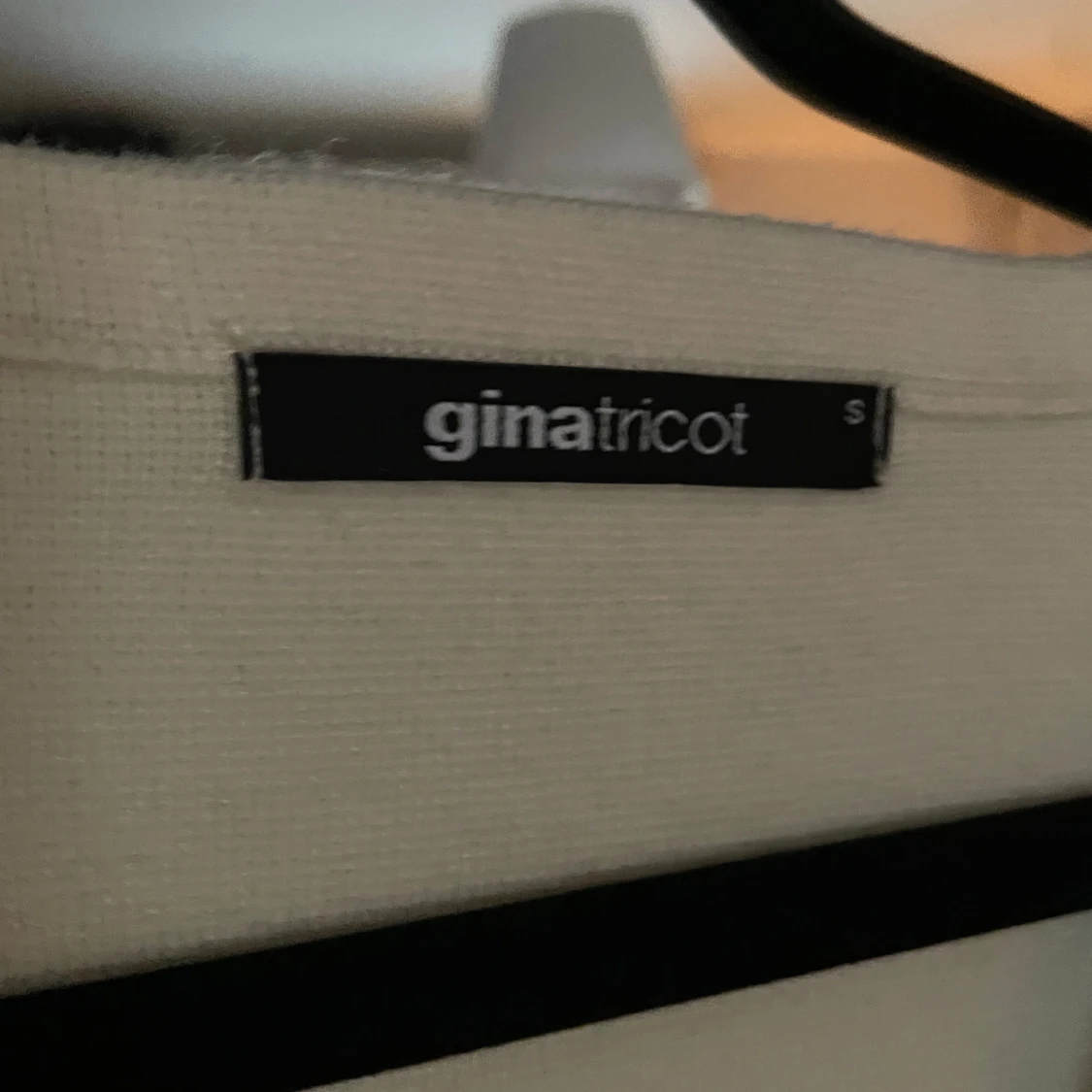 Vit kofta med knappar från Gina Tricot - 3