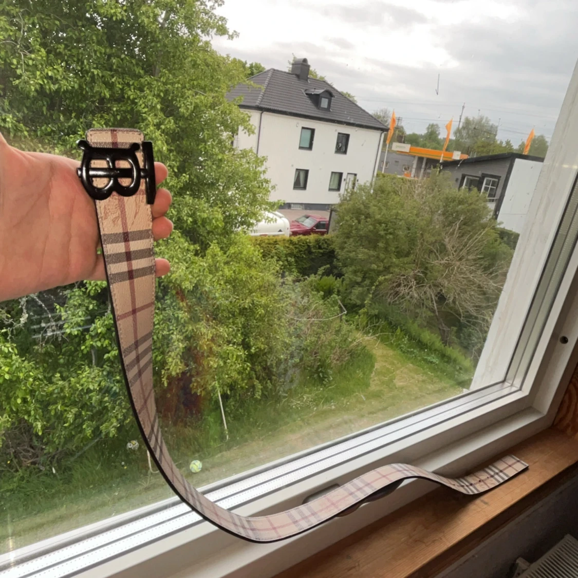  burberry bälte med två sidor!