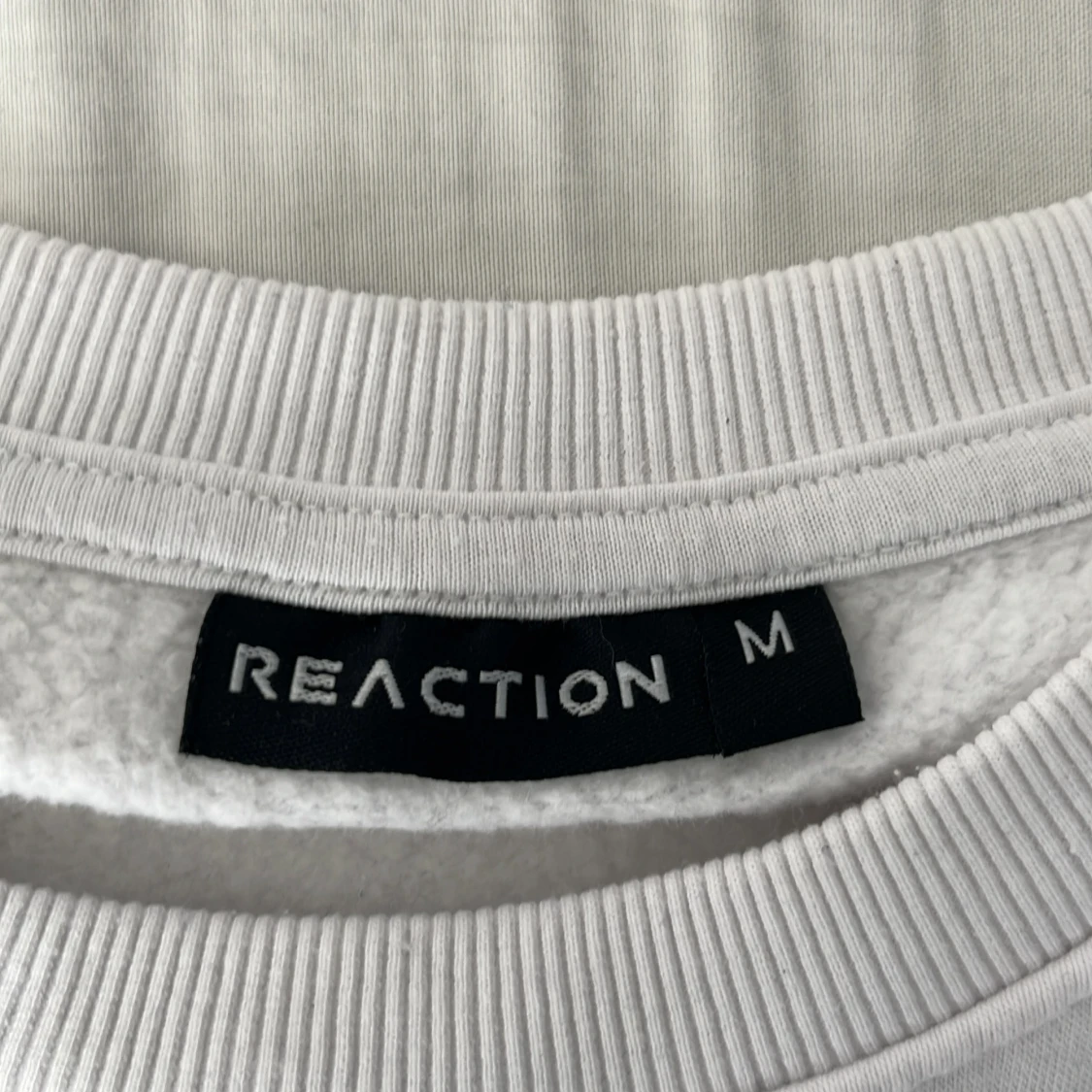 Vit sweatshirt med Brooklyn-tryck från Reaction - 3