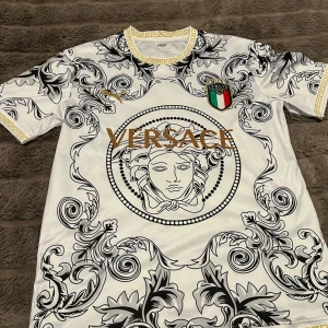 Fotboll tröja  - Hör av dig för mera frågor 