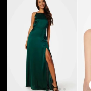 Balklänning  - Elegant grön långklänning i glansigt satinmaterial med smala axelband, hög halsringning och djup öppen rygg. Klänningen har en snygg slits framtill och ett draperat fall baktill med spets för en extra lyxig känsla. Klänningen har några fläckar. Nypris-1100kr