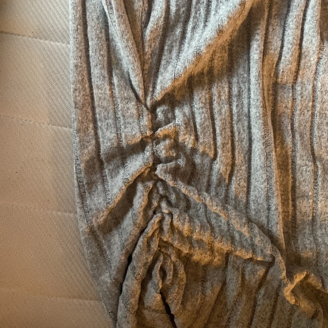 Grå ribbad linnetopp - 1