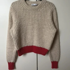 Stickad Zara tröja - Jättefin trendig tröja som inte kommer till användning. 