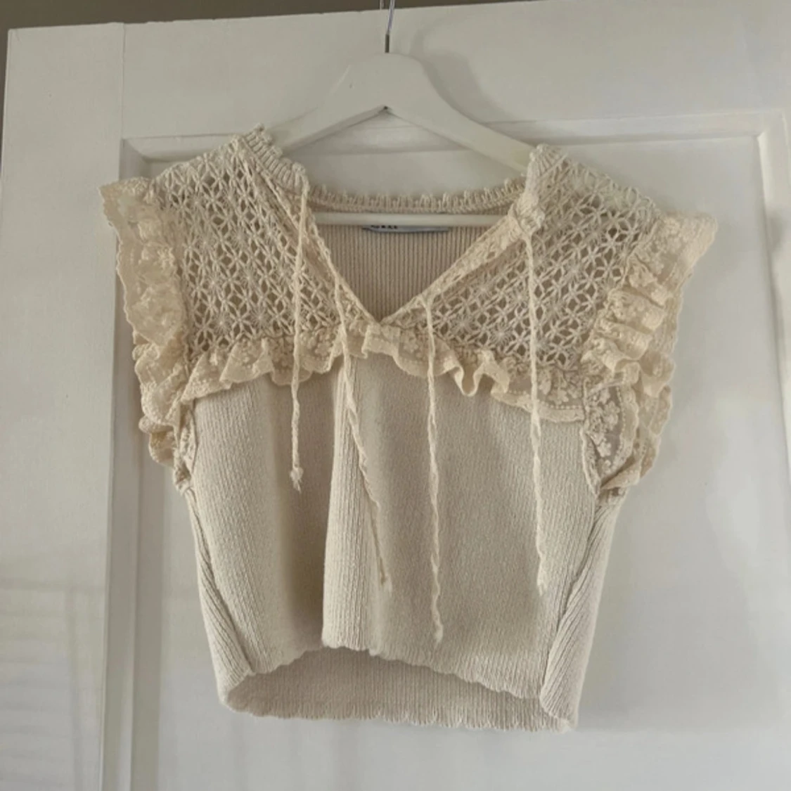 Vit stickad  topp   - 1